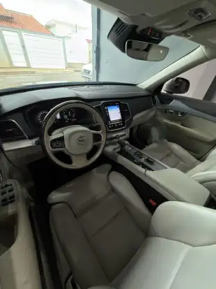 VOLVO-XC90-2018