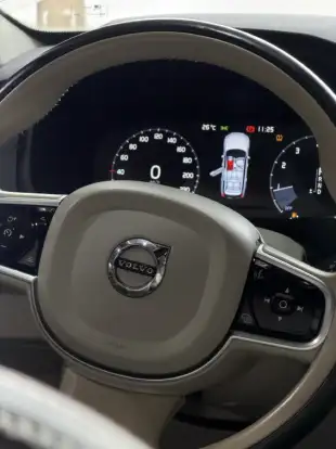 VOLVO-XC90-2018