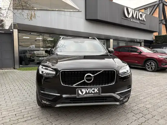VOLVO-XC90-2017