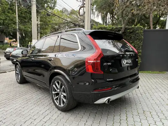 VOLVO-XC90-2017