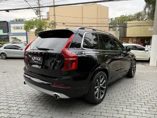 VOLVO-XC90-2017
