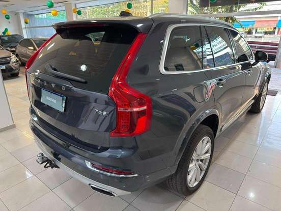 VOLVO-XC90-2018