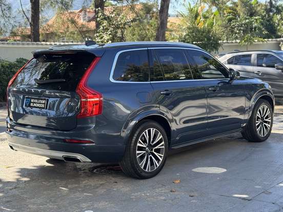 VOLVO-XC90-2019