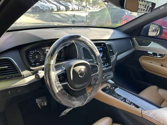 VOLVO-XC90-2019