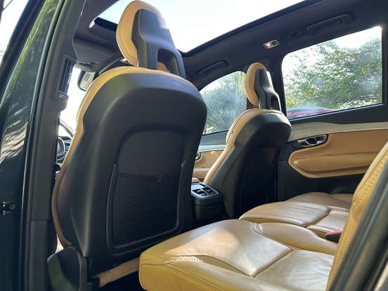 VOLVO-XC90-2019