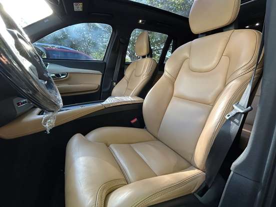 VOLVO-XC90-2019