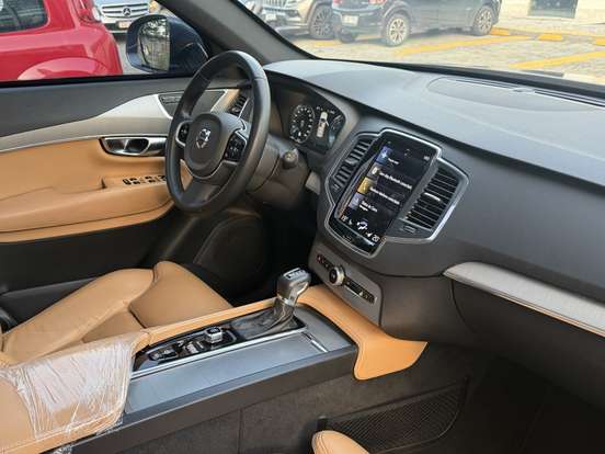 VOLVO-XC90-2019