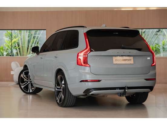 VOLVO-XC90-2023