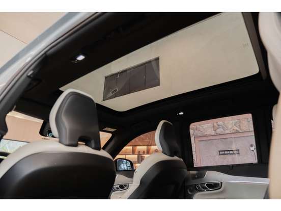 VOLVO-XC90-2023