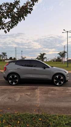 VOLVO-EX30-2024