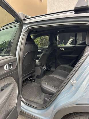 VOLVO-XC40-2023