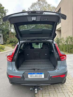 VOLVO-XC40-2023