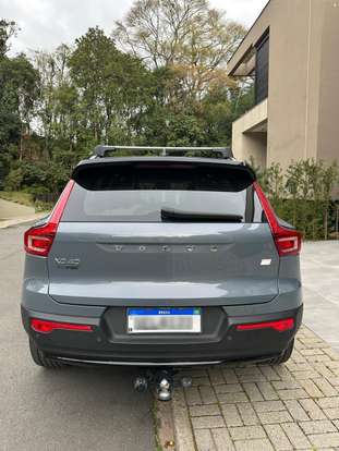 VOLVO-XC40-2023