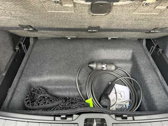 VOLVO-XC40-2023