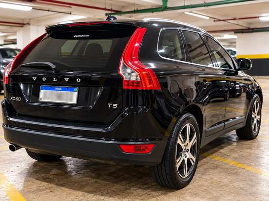 VOLVO-XC60-2012