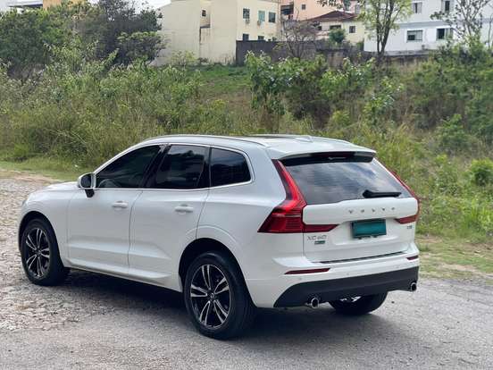 VOLVO-XC60-2.0 T5 GASOLINA MOMENTUM AWD GEARTRONIC VOLVO-XC60-2018