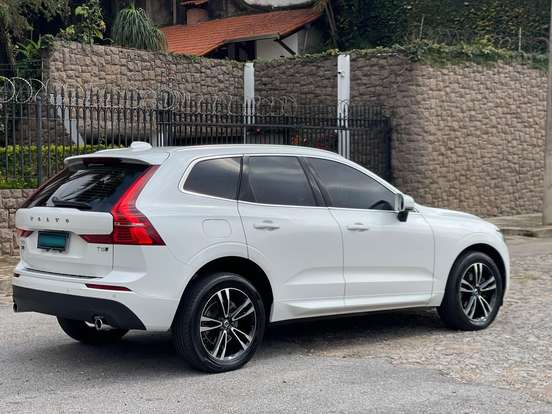 VOLVO-XC60-2.0 T5 GASOLINA MOMENTUM AWD GEARTRONIC VOLVO-XC60-2018