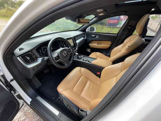 VOLVO-XC60-2.0 T5 GASOLINA MOMENTUM AWD GEARTRONIC VOLVO-XC60-2018