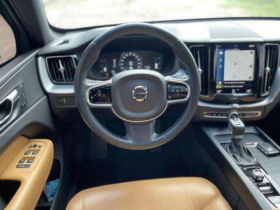 VOLVO-XC60-2.0 T5 GASOLINA MOMENTUM AWD GEARTRONIC VOLVO-XC60-2018
