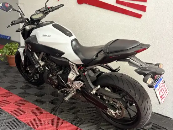 YAMAHA-MT-07 YAMAHA-MT-07-2015