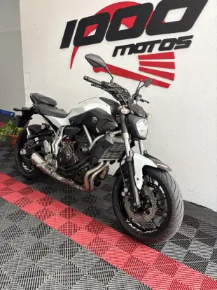YAMAHA-MT-07-2015