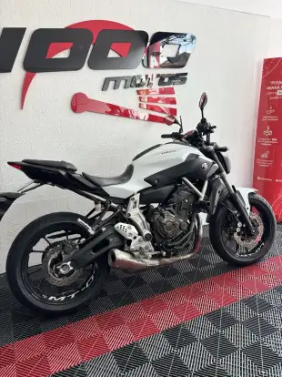 YAMAHA-MT-07-2015