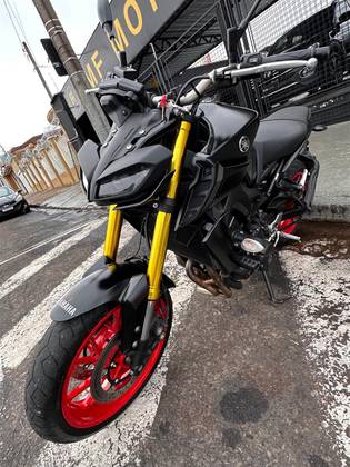 YAMAHA MT-09 
