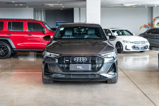 AUDI-E-TRON-2022