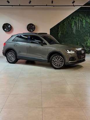 AUDI-Q3-2021