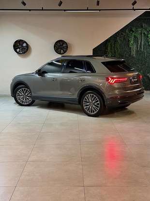 AUDI-Q3-2021