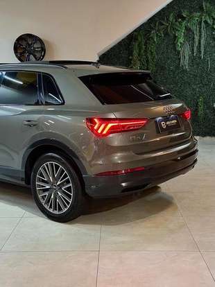 AUDI-Q3-2021