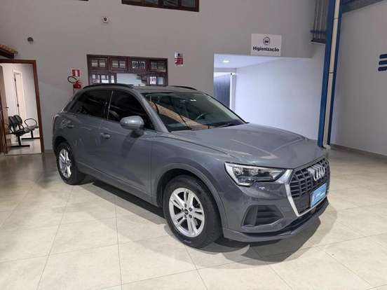 AUDI-Q3-2021