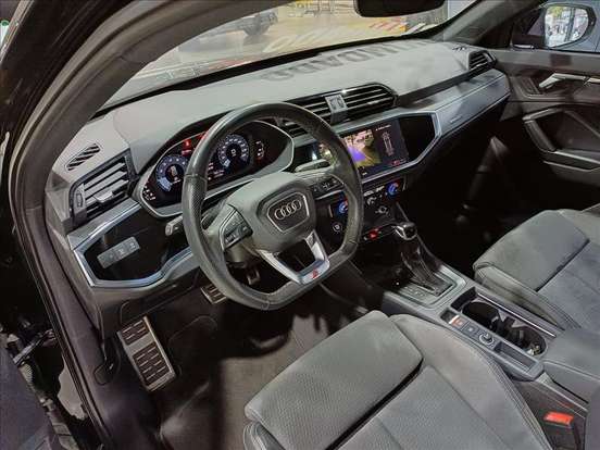 AUDI-Q3-2023
