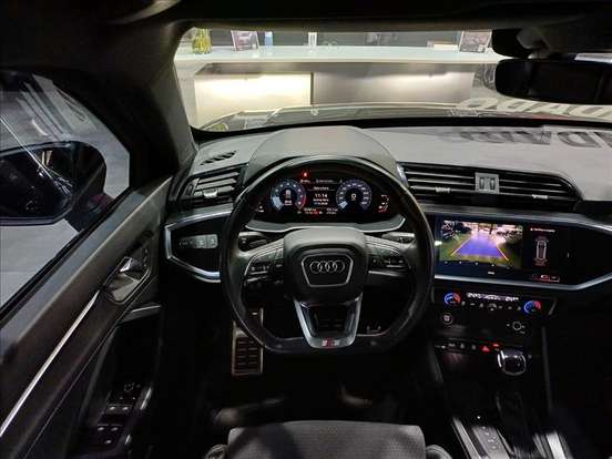 AUDI-Q3-2023