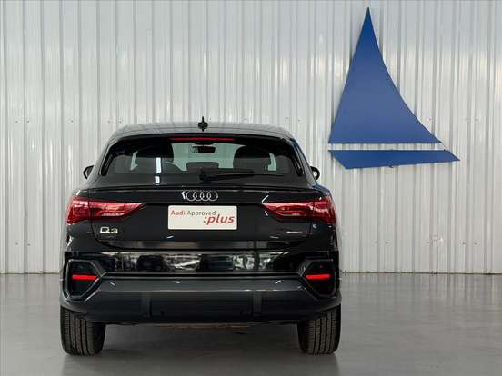 AUDI-Q3-2023