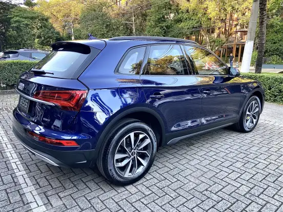 AUDI-Q5-2024