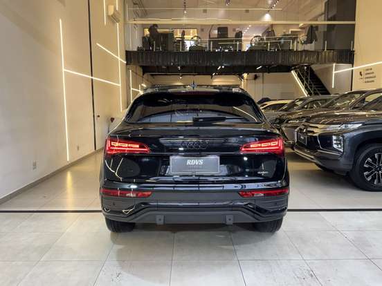 AUDI-Q5-2022