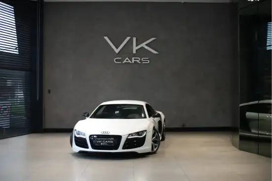 AUDI-R8-2011
