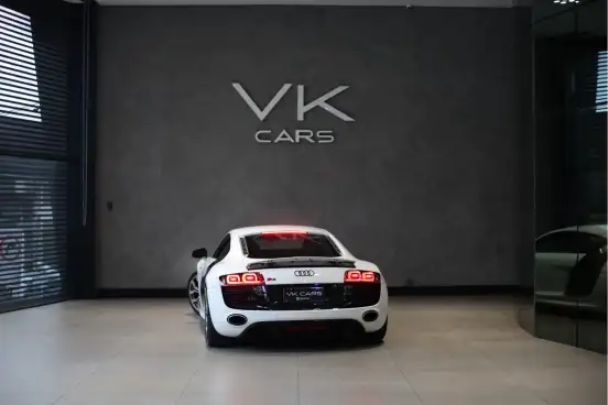 AUDI-R8-2011