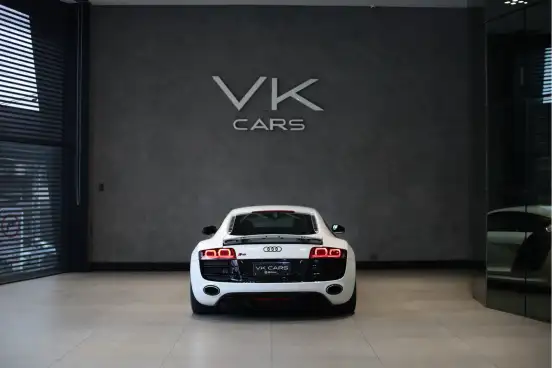 AUDI-R8-2011