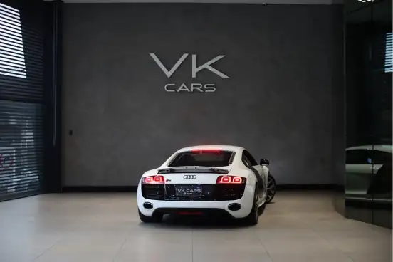 AUDI-R8-2011