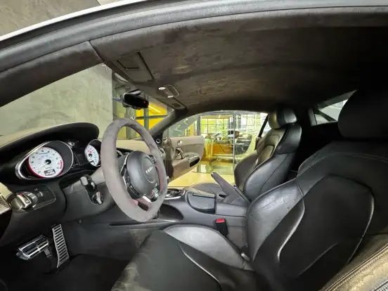 AUDI-R8-2011