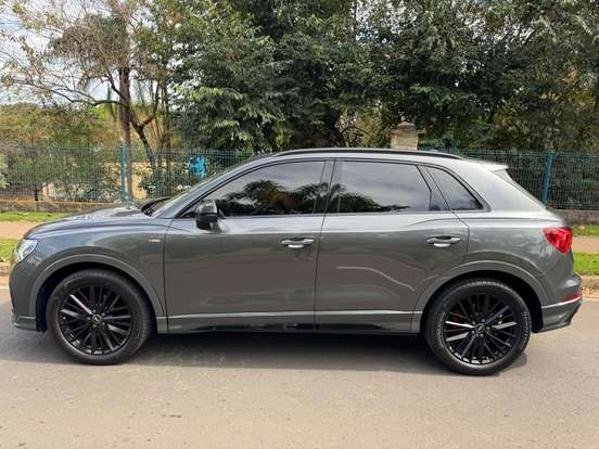 AUDI-Q3-2021