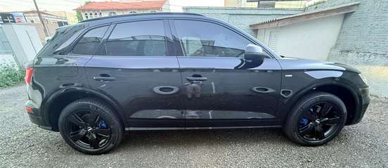 AUDI-Q5-2020