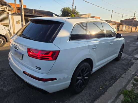 AUDI-Q7-2016