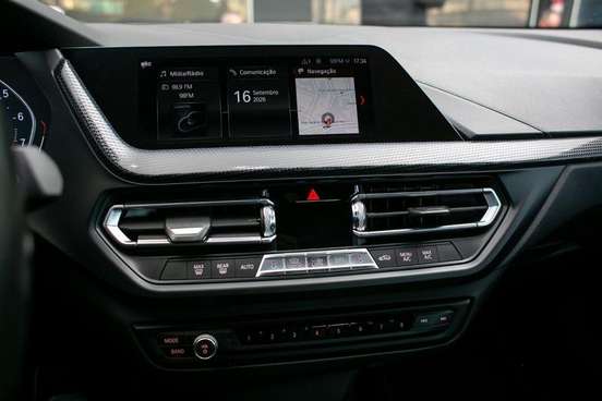BMW-118i-2019