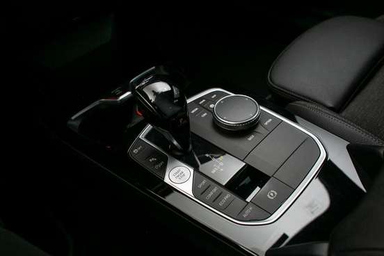 BMW-118i-2019