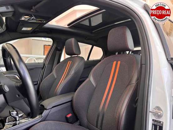 BMW-118i-2021