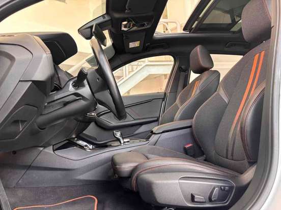 BMW-118i-2021