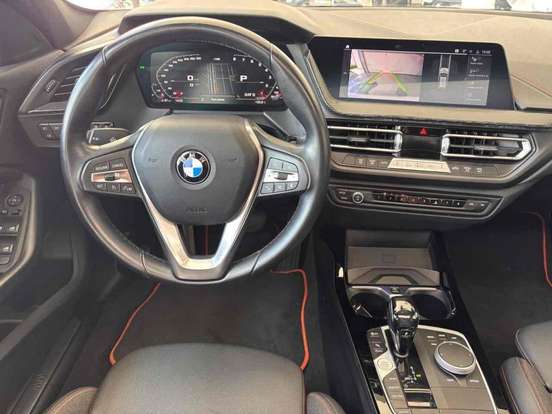 BMW-118i-2021